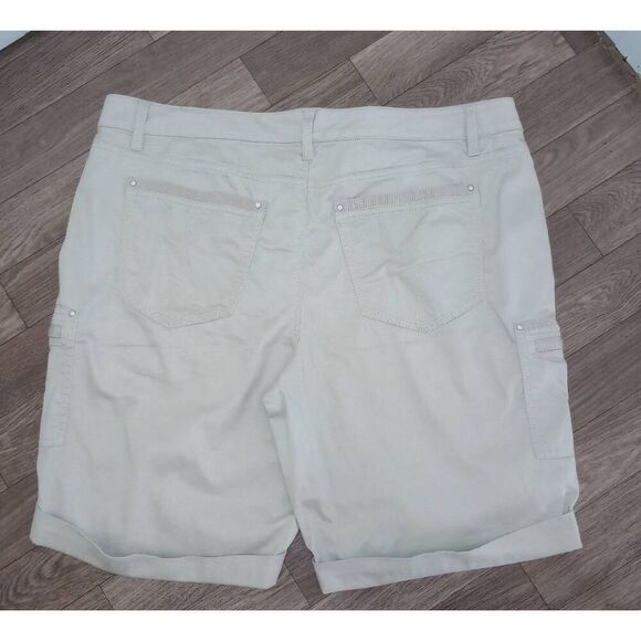 White House Black market lightweight cargo, Bermuda style shorts size 12 - Picture 2 of 5